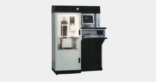 Chuck Hull发明的首台光固化3D打印机，改型为SLA-250.jpg