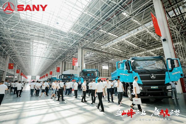 Clients_check_out_the_new_energy_vehicles_newly_launched_by_SANY_in_its_industrial_park_in_Changsha.jpg