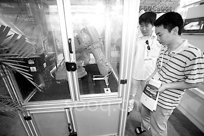 上海ABB工程在京推出工业机器人